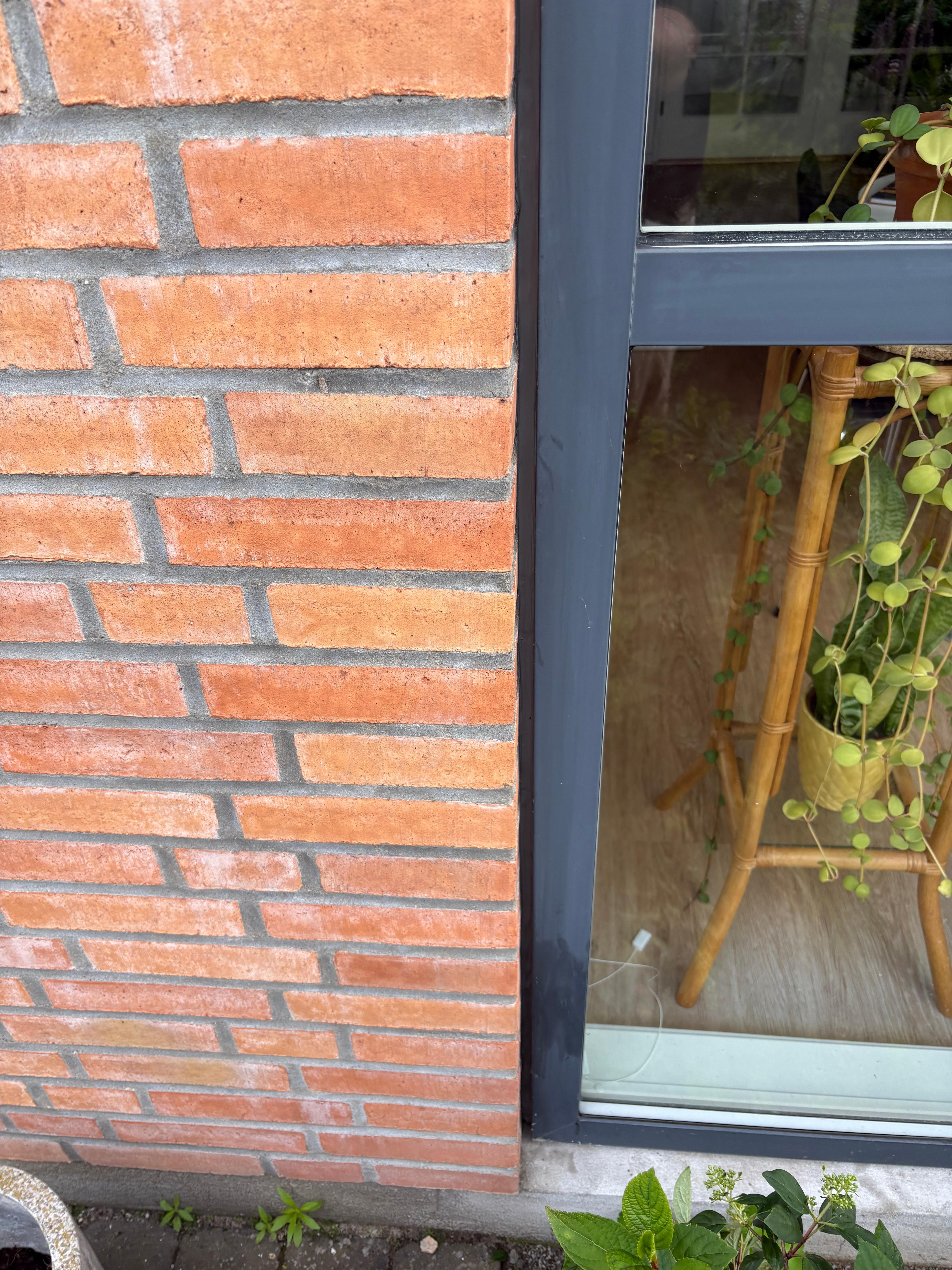 Fugning omkring vindue